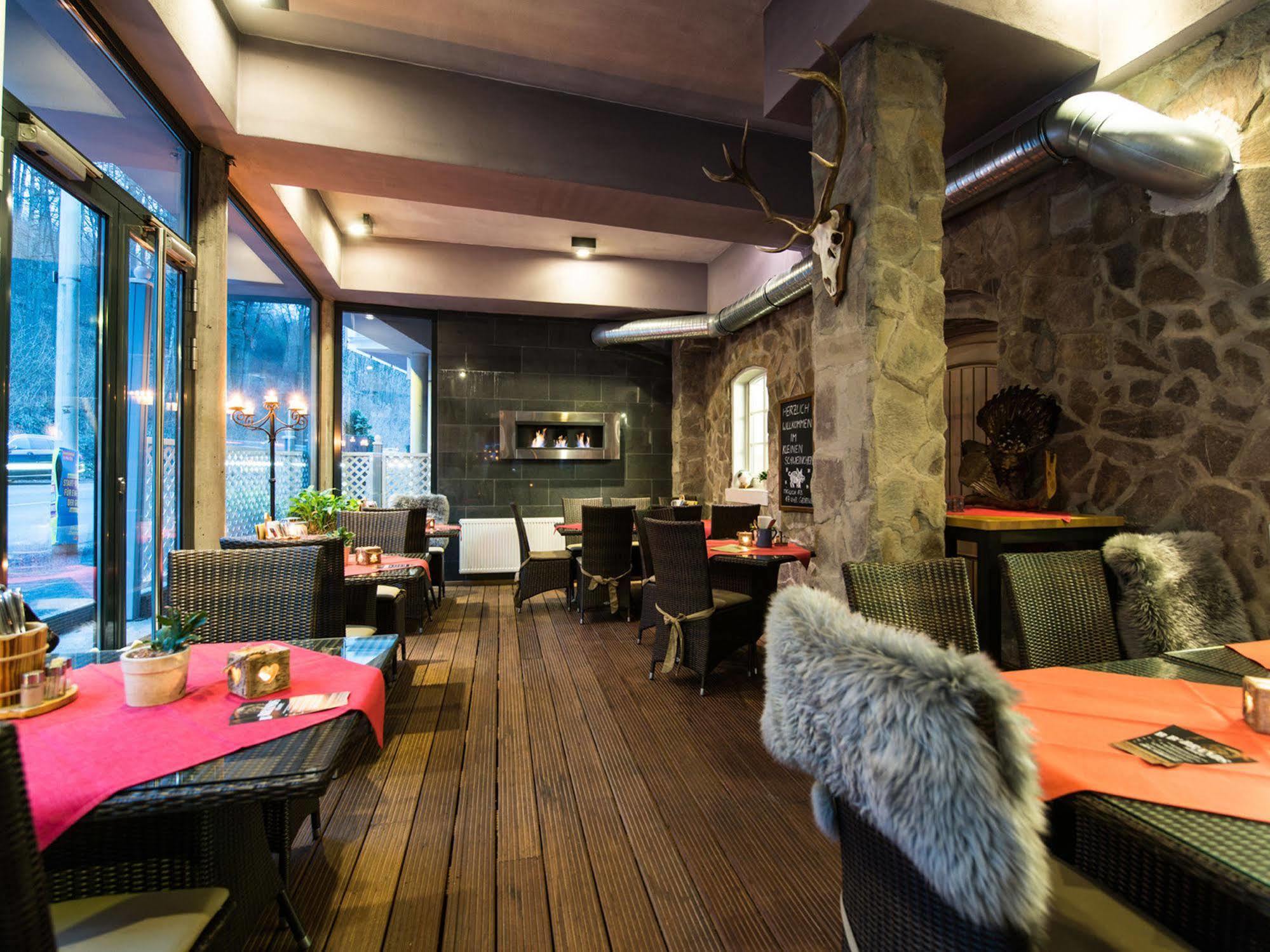 Design-Konferenzhotel & Restaurant Steinernes Schweinchen Kassel Exteriör bild