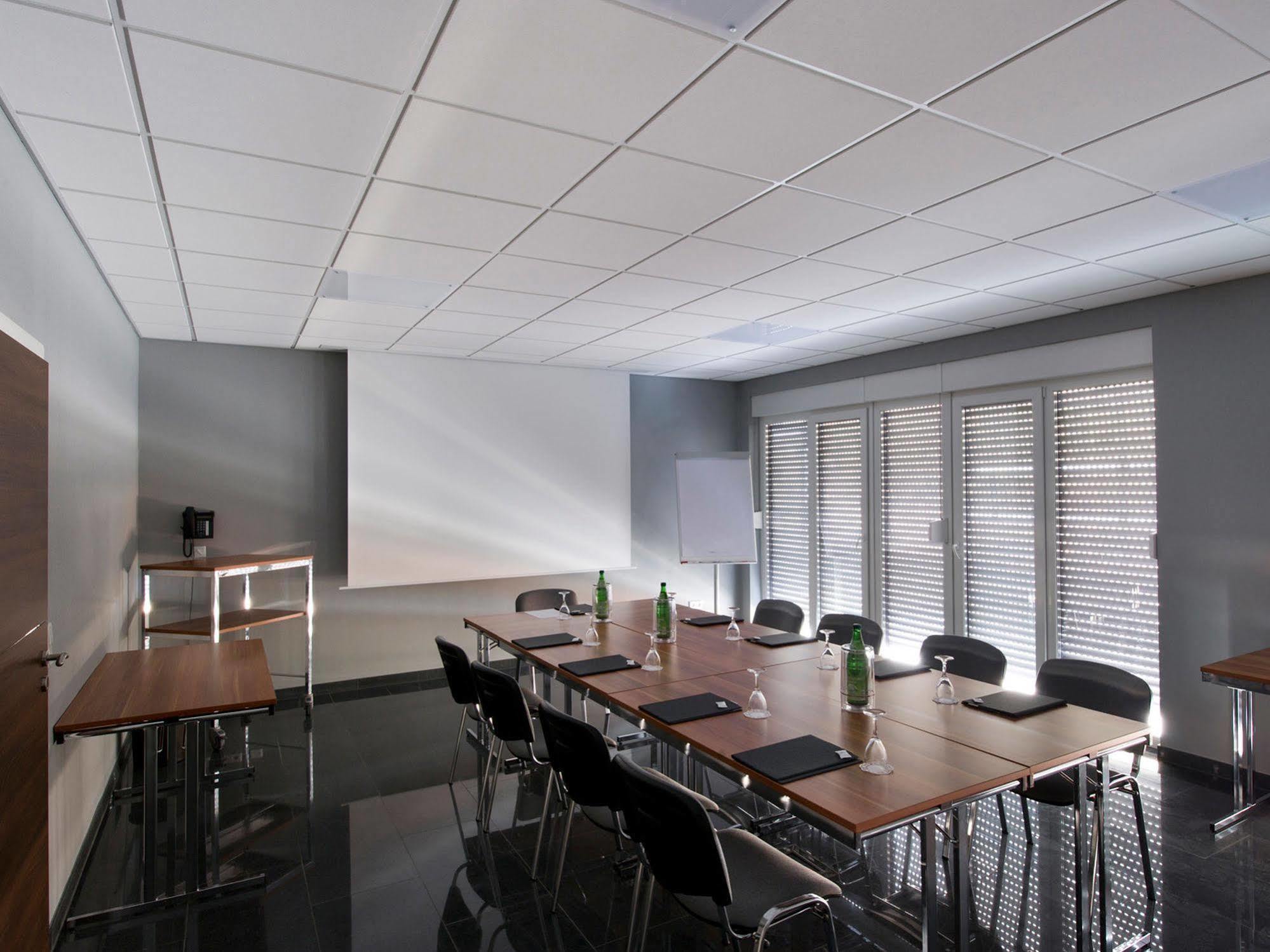 Design-Konferenzhotel & Restaurant Steinernes Schweinchen Kassel Exteriör bild