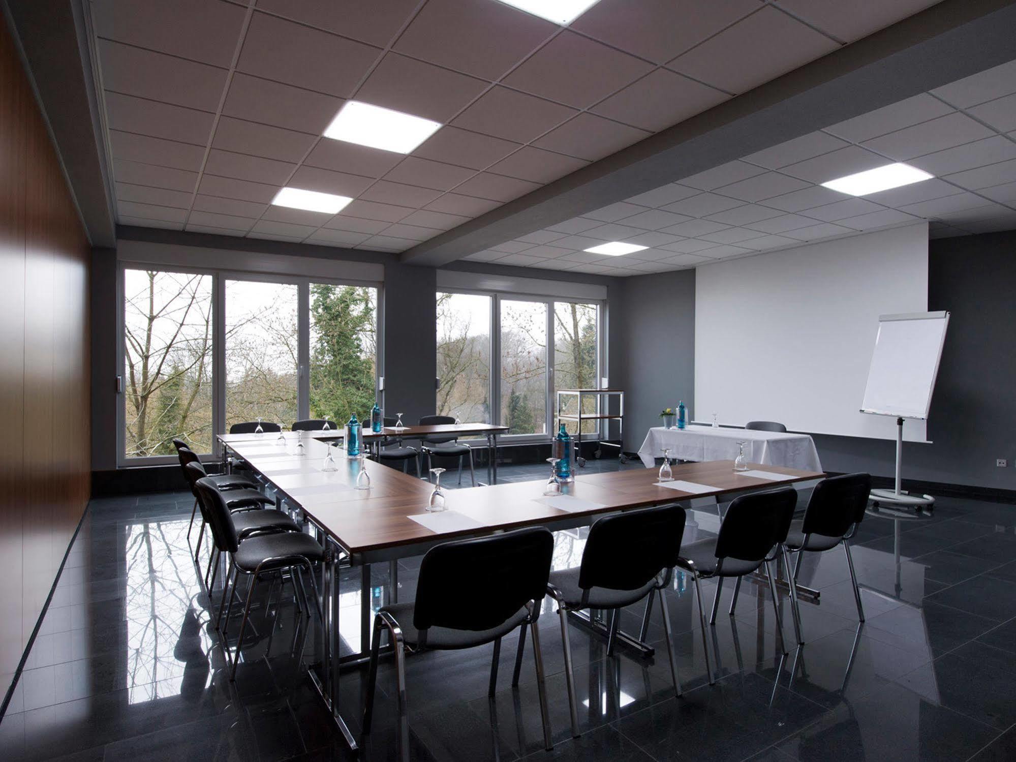 Design-Konferenzhotel & Restaurant Steinernes Schweinchen Kassel Exteriör bild